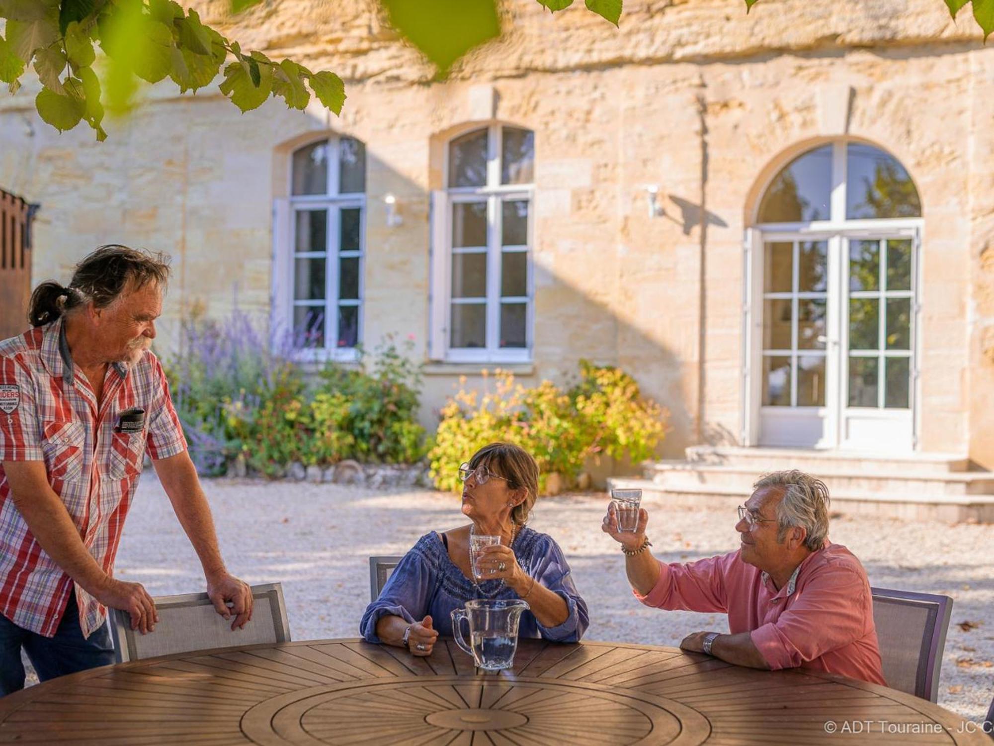 Maison Troglodyte Elegante Avec Spa, Salle De Jeux Et Jardin Clos A Vouvray - Fr-1-381-87 Экстерьер фото