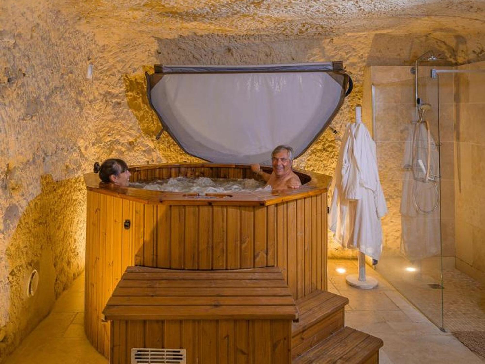 Maison Troglodyte Elegante Avec Spa, Salle De Jeux Et Jardin Clos A Vouvray - Fr-1-381-87 Экстерьер фото