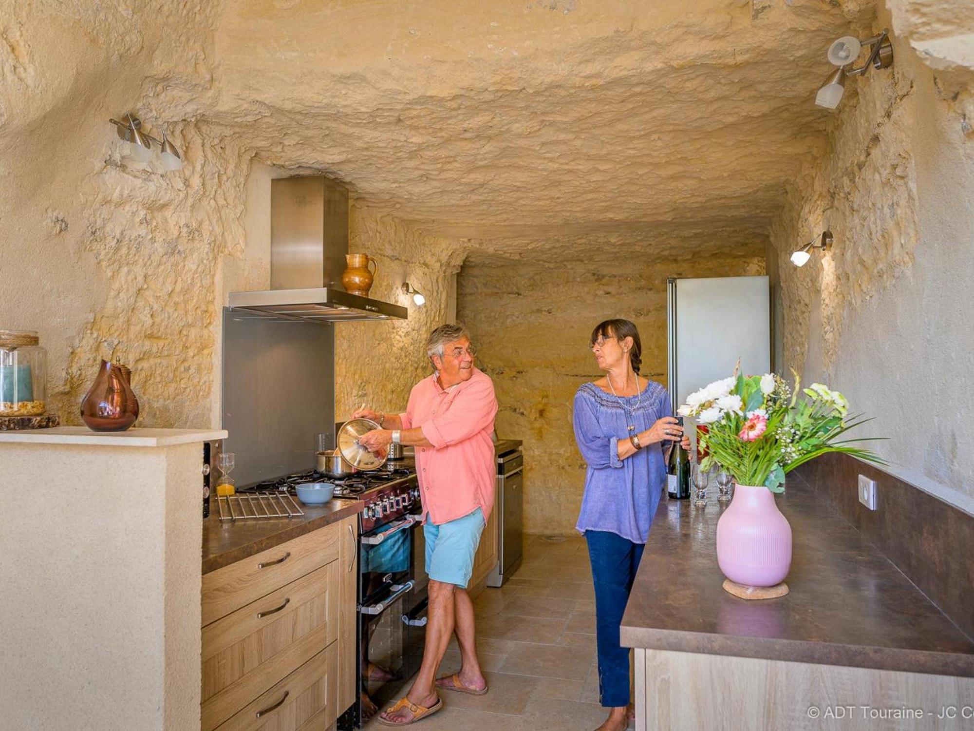 Maison Troglodyte Elegante Avec Spa, Salle De Jeux Et Jardin Clos A Vouvray - Fr-1-381-87 Экстерьер фото